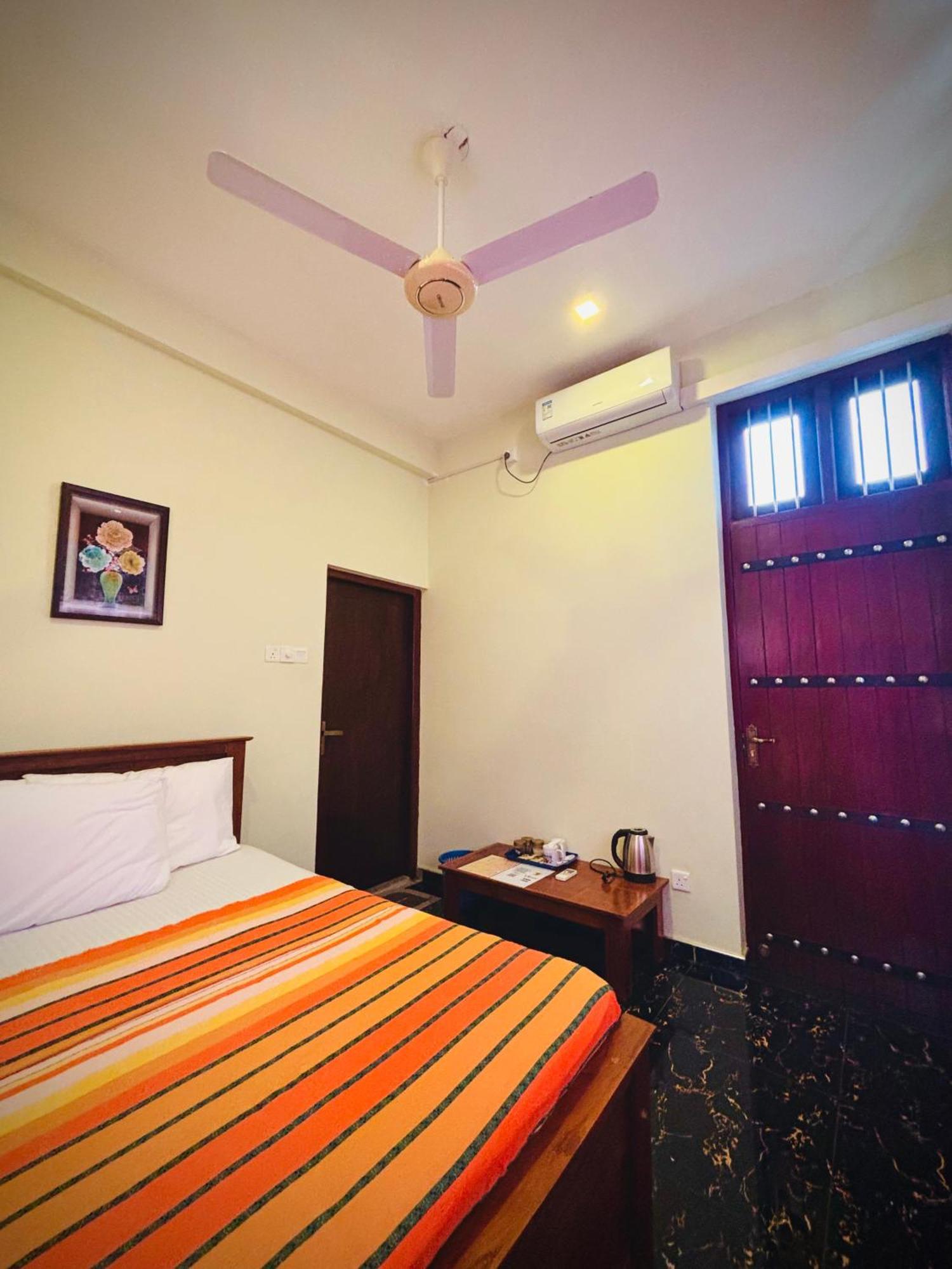 Nirosha Guest House Galle Rum bild